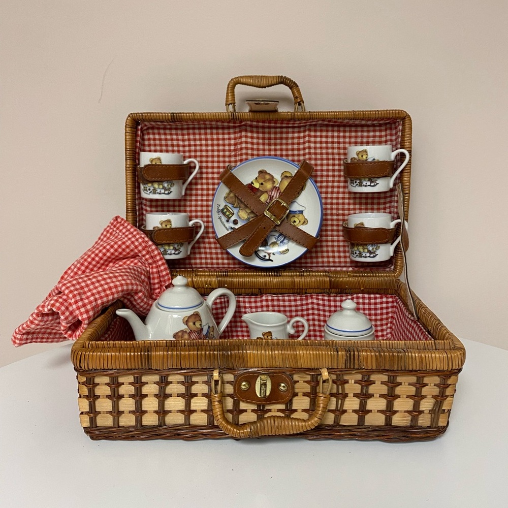 RARE VINTAGE  MJ Hummel Reutter Porzellan Teddys Spielstunde Tea Picnic Basket